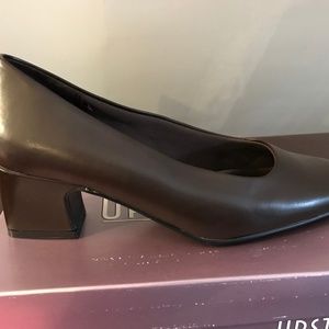 Upstage Comfort Women's Dress Pump 8W